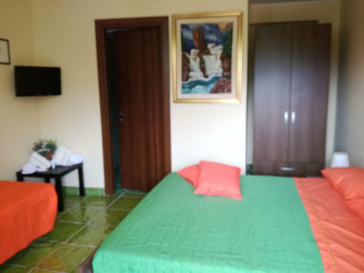 קונטורסי Agriturismo B&B Il Rifugio Di Nino מראה חיצוני תמונה