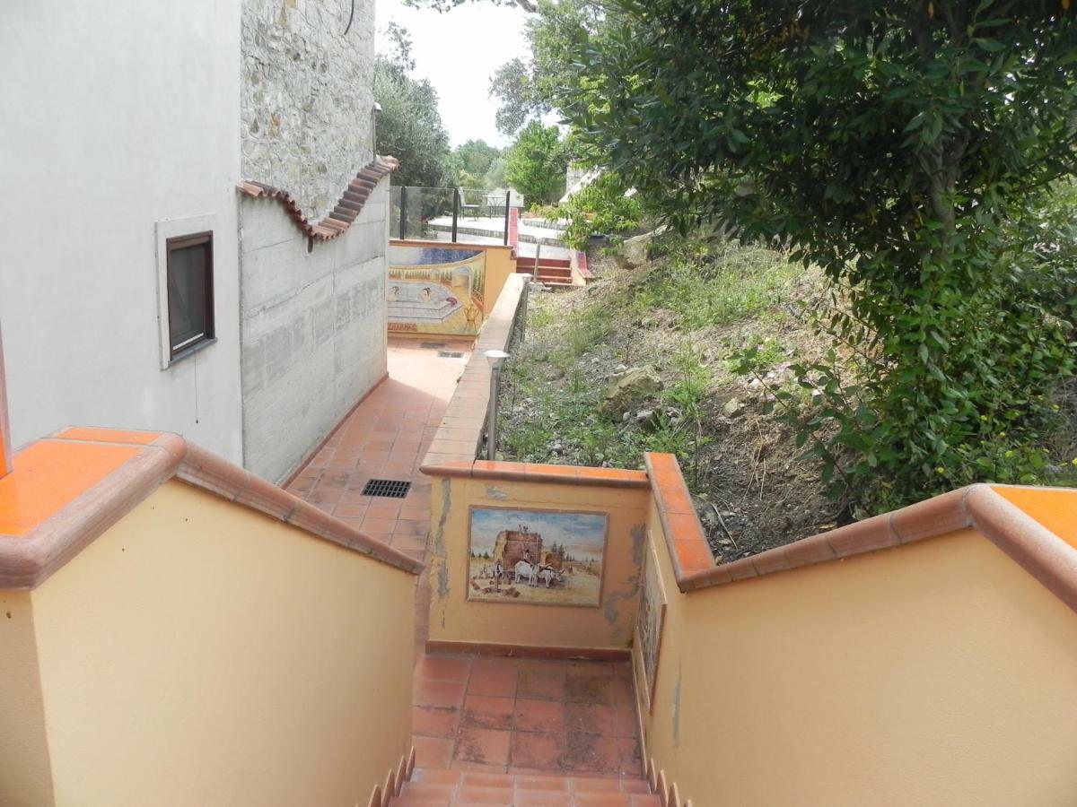 קונטורסי Agriturismo B&B Il Rifugio Di Nino מראה חיצוני תמונה