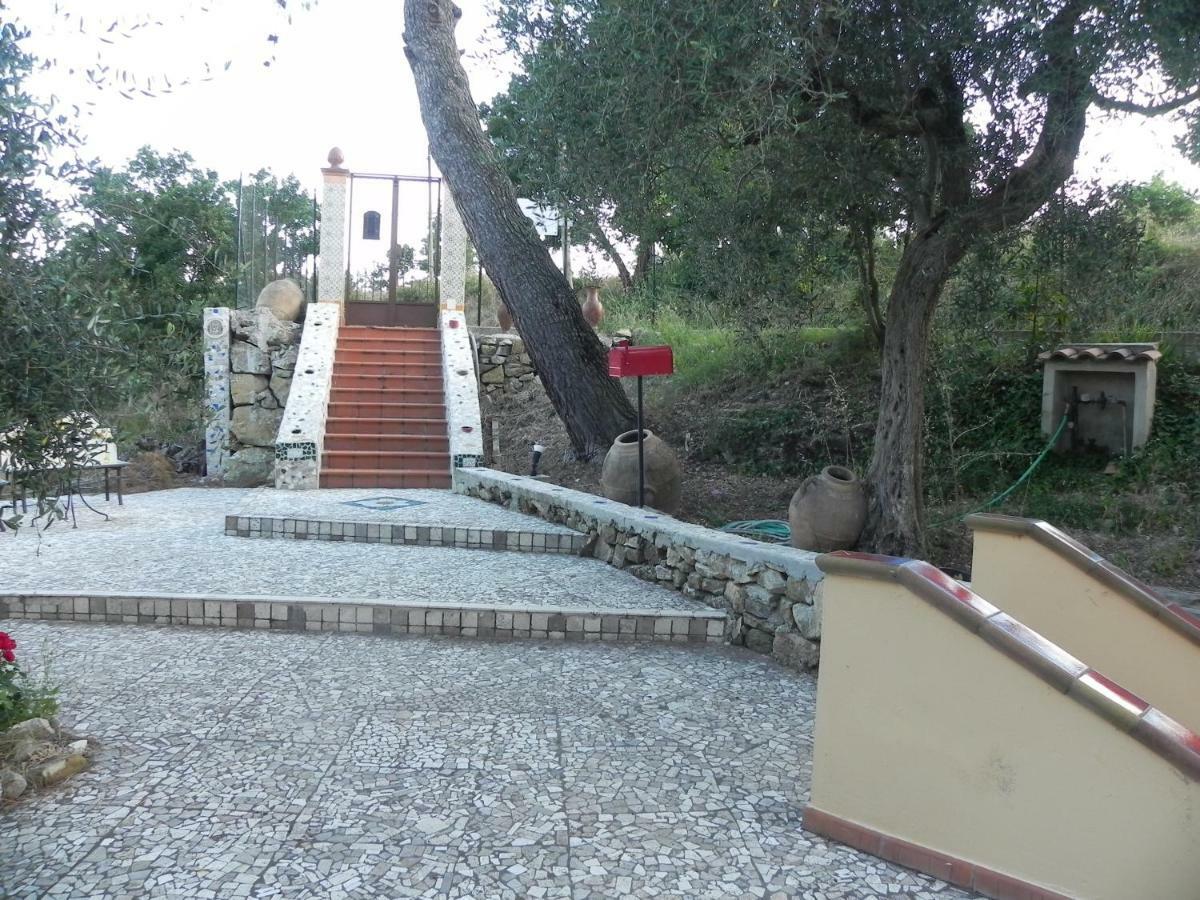 קונטורסי Agriturismo B&B Il Rifugio Di Nino מראה חיצוני תמונה