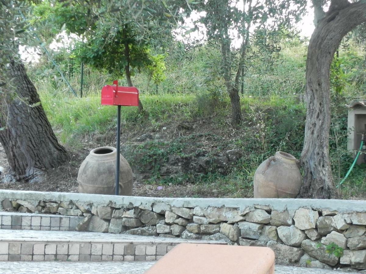 קונטורסי Agriturismo B&B Il Rifugio Di Nino מראה חיצוני תמונה